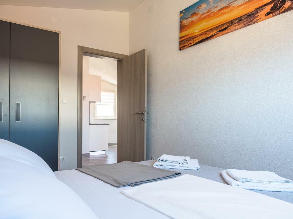 Apartment ˝Soleil˝ Vir Exterior photo