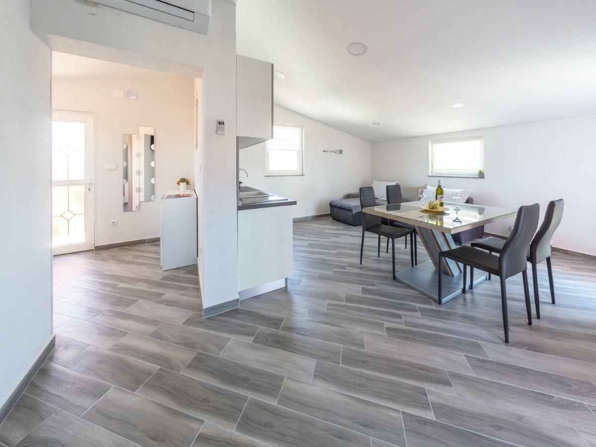 Apartment ˝Soleil˝ Vir Exterior photo