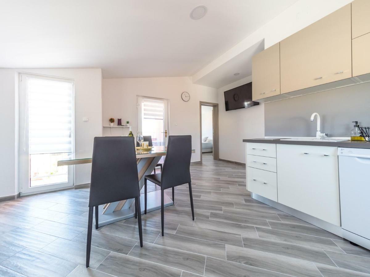 Apartment ˝Soleil˝ Vir Exterior photo
